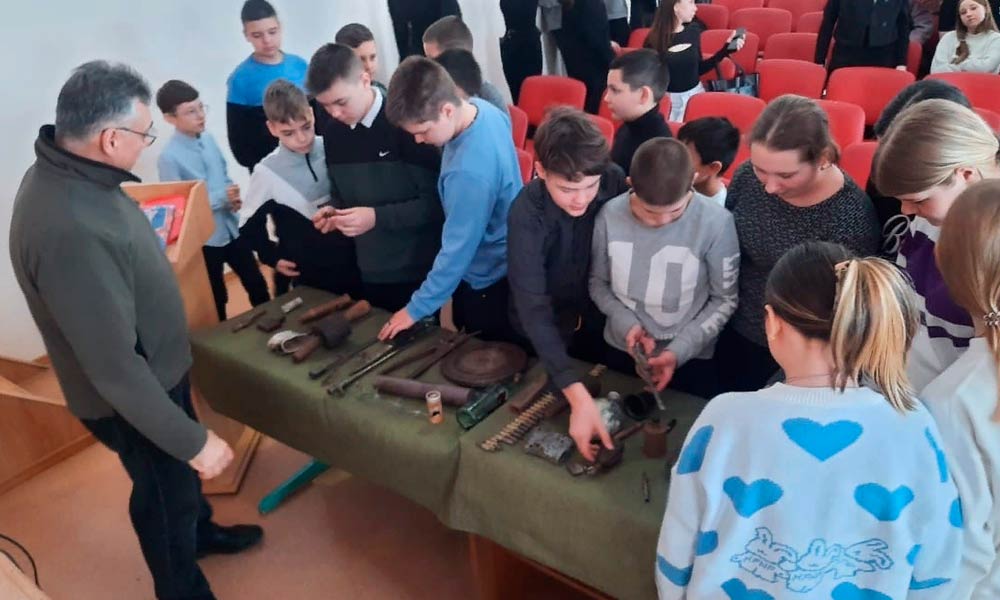 Для учеников Заворонежской школы проведена выставка, посвящённая блокаде Ленинграда.
