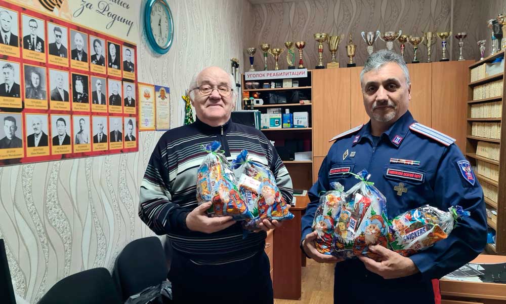 Новогодние подарки были переданы обществу слепых города Мичуринска.